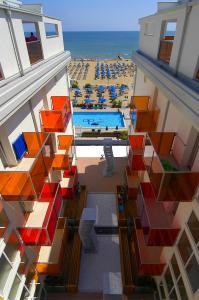 Bazén v ubytování Hotel Orient & Pacific nebo v jeho okolí