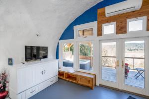 Televiisor ja/või meelelahutuskeskus majutusasutuses McKenzie View Cottage