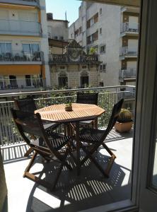 a table and chairs sitting on a balcony at BLANES APARTAMENTO in Blanes