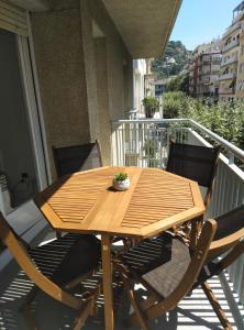 a wooden table and chairs on a balcony at BLANES APARTAMENTO in Blanes
