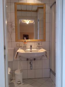 A bathroom at Ferienhaus Emberger
