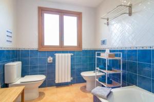 Kúpeľňa v ubytovaní Traditional house Casa Binitaref with pool in Sineu