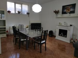 TV a/nebo společenská místnost v ubytování Casa Aurora