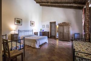 מיטה או מיטות בחדר ב-Pozzo Di Mazza