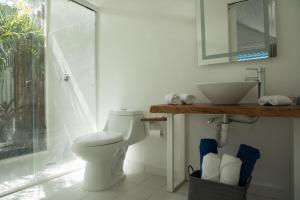 A bathroom at Zensus Eco Boutique Hotel