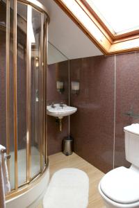 
a bathroom with a toilet, sink, and shower at Ilkley Riverside Hotel in Ilkley
