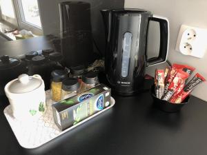 Príslušenstvo na prípravu kávy alebo čaju v ubytovaní CR Apartament Centrum Zamenhofa 1