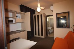 Kuchyň nebo kuchyňský kout v ubytování Hotel Belvedere Spiaggia