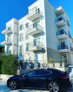 a black car parked in front of a building at Seaside Apartments Sword in Bar