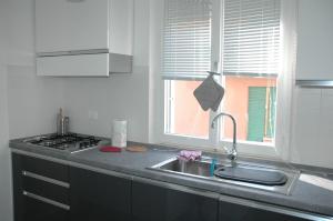 a kitchen counter with a sink and a window at Appartamento Via Rieti in Senigallia