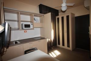 Kuchyň nebo kuchyňský kout v ubytování Hotel Belvedere Spiaggia