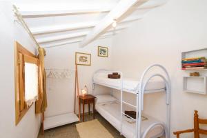 Katil dua tingkat atau katil-katil dua tingkat dalam bilik di Casa Marta IUN Q1985