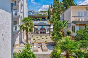 an aerial view of the courtyard of a building at One-Bedroom Apartment in Crikvenica XXXI in Dramalj