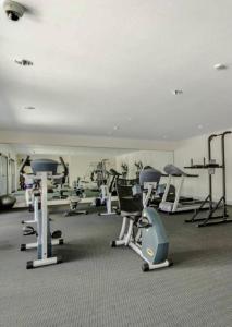 Het fitnesscentrum en/of fitnessfaciliteiten van Beachfront at Nautilus