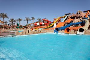 Pickalbatros Aqua Blu Sharm El Sheikh内部或周边的泳池