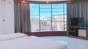 Кровать или кровати в номере Quốc Thanh Hotel