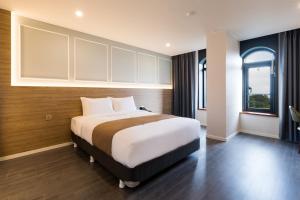 Säng eller sängar i ett rum på Casaloma Hotel