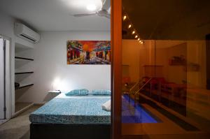 Postel nebo postele na pokoji v ubytování Hostal El Bando