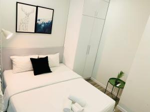 Giường trong phòng chung tại Moonlight House & Apartment Nha Trang