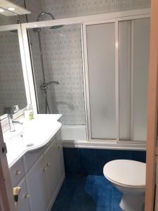 Kúpeľňa v ubytovaní Carrer Voramar 11
