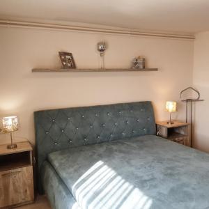 Кровать или кровати в номере Tó apartman