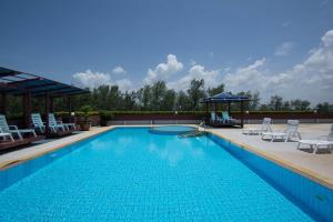 Bazén v ubytování Avatara condo A63 by malai nebo v jeho okolí