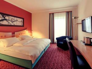Mercure Hotel Ingolstadt tesisinde bir odada yatak veya yataklar
