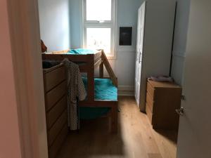 Postel nebo postele na pokoji v ubytování Lysekil-Brastad
