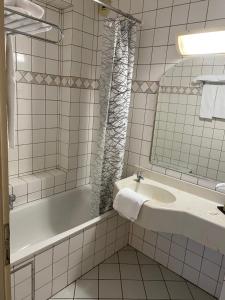 Ein Badezimmer in der Unterkunft Hotel du Roy