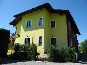Budova, kde se aparthotel nachází