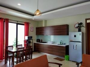 Kitchen o kitchenette sa Vimala Hill villa and resort - 3 bedrooms