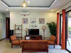 Vimala Hill villa and resort - 3 bedroomsにあるテレビまたはエンターテインメントセンター