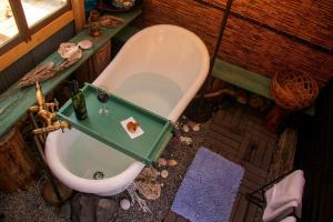 a bathroom with a bath tub and a sink at GranGlam - Vacation STAY 24973v in Susaki