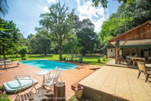 A piscina localizada em IguassuEcoHostel - Eco Suítes - Hostel mais próximo das Cataratas ou nos arredores