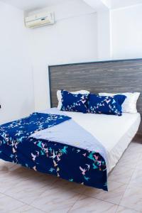 Cama ou camas em um quarto em Van Der Salle - Flovan Plaza