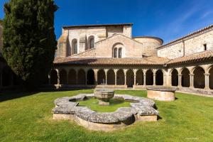 Foto de la galería de Gite Joséphine dans une tour médiévale - Carcassonne en Saint-Hilaire