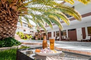 a table with a bowl of food and two bottles of beer at El Angolo Piura in Piura