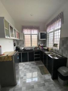 Kuchyň nebo kuchyňský kout v ubytování LMS homestay