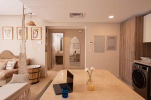 Afbeelding uit fotogalerij van Gleaming 1 BR Apt Mangroovy w Pool & Beach Access in Hurghada