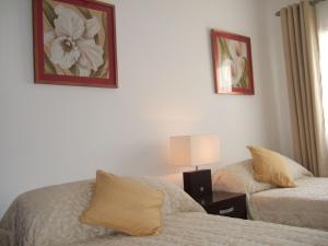 En eller flere senger på et rom på Casa Tedi, Alto do Perogil, Tavira - 3 Bedroom, 3 Bathroom villa, large Pool, exquisite Gardens & Air-conditioning