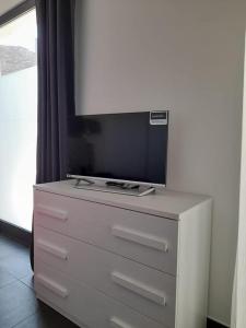 A television and/or entertainment centre at Dimora Palma