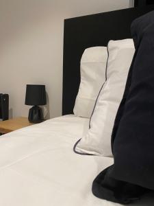 Postel nebo postele na pokoji v ubytování Damse Paveljoentje comfort en uitzicht in Damme