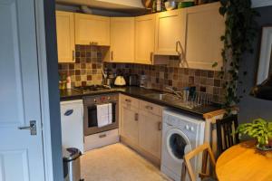 Gallery image of Quirky flat with private deck in Bristol centre! in Bristol