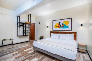 Postel nebo postele na pokoji v ubytování Joint Boutique Hotel