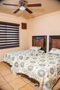a bedroom with a bed and a ceiling fan at Casa Costa Diamante F27 in Puerto Peñasco
