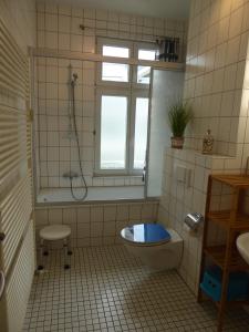 a bathroom with a toilet and a sink and a window at Zum Donnerkeil in Göhren