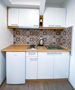 Kuchyň nebo kuchyňský kout v ubytování Kiko apartmani
