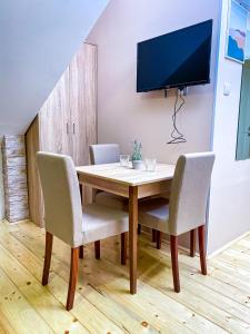 TV a/nebo společenská místnost v ubytování Kiko apartmani