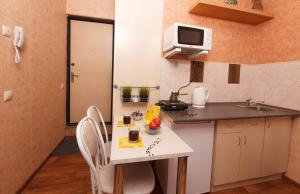 Una cocina o zona de cocina en Alyans Aparthotel