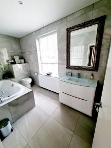 A bathroom at St Johns Boutique Hotel 